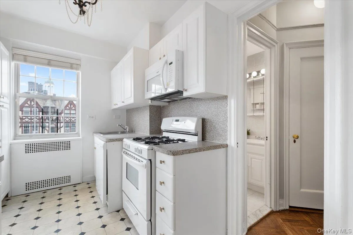 45 Popham Road, Scarsdale, NY, 2 Bedrooms Bedrooms, 4 Rooms Rooms,2 BathroomsBathrooms,Residential Lease,For Rent,Popham,0,942191 45 Popham Road, Scarsdale, NY, 2 Bedrooms Bedrooms, 4 Rooms Rooms,2 BathroomsBathrooms,Residential Lease,For Rent,Popham,0,942191