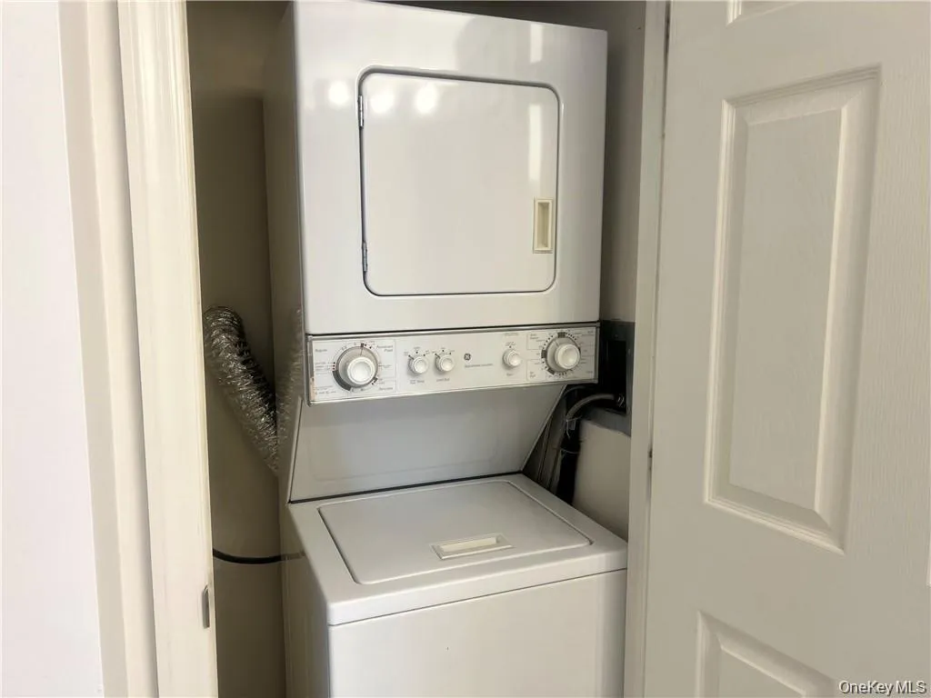 In Unit washer/ dryer In Unit washer/ dryer