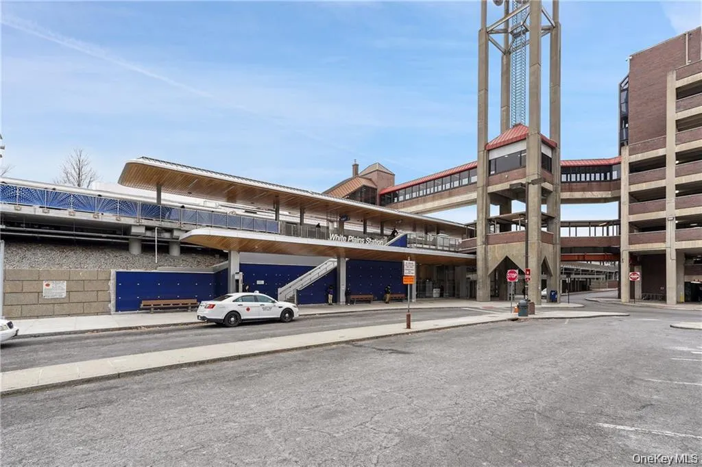 Close to Metro North Close to Metro North