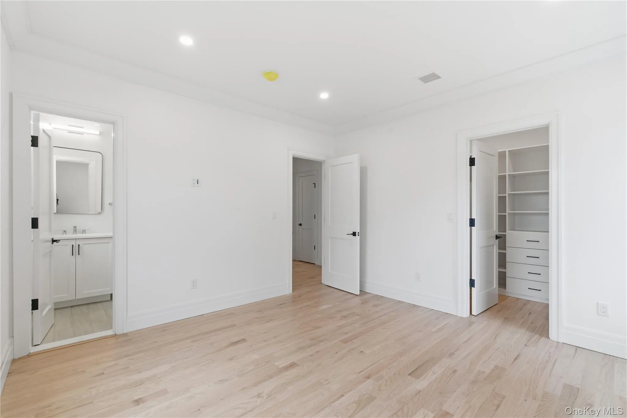 Main Level Primary En-Suite Main Level Primary En-Suite