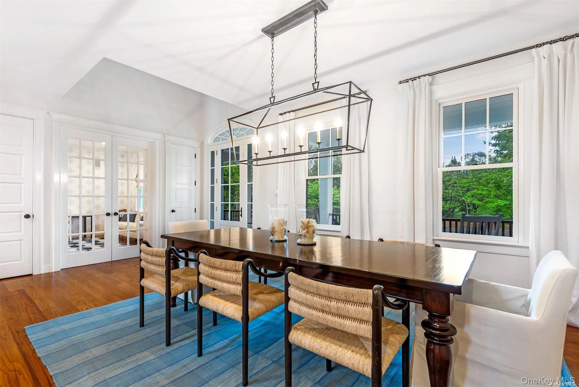 Dining Area Dining Area