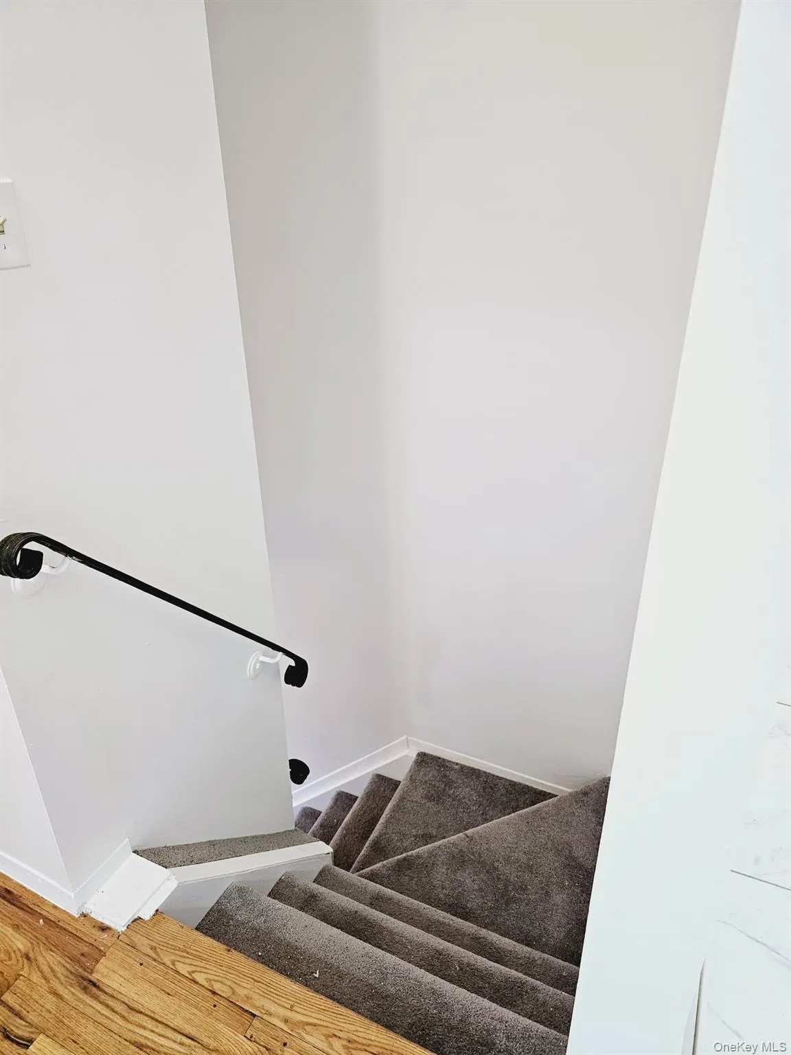 Staircase with baseboards Staircase with baseboards