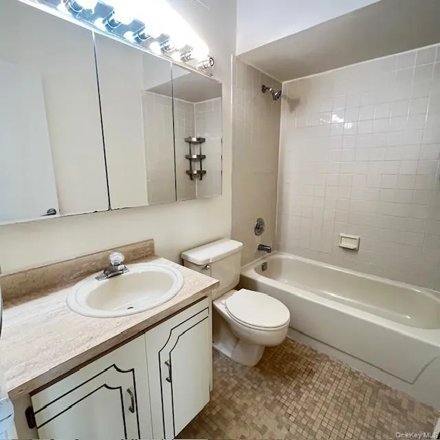 Bathroom with vanity and bathing tub / shower combination Bathroom with vanity and bathing tub / shower combination