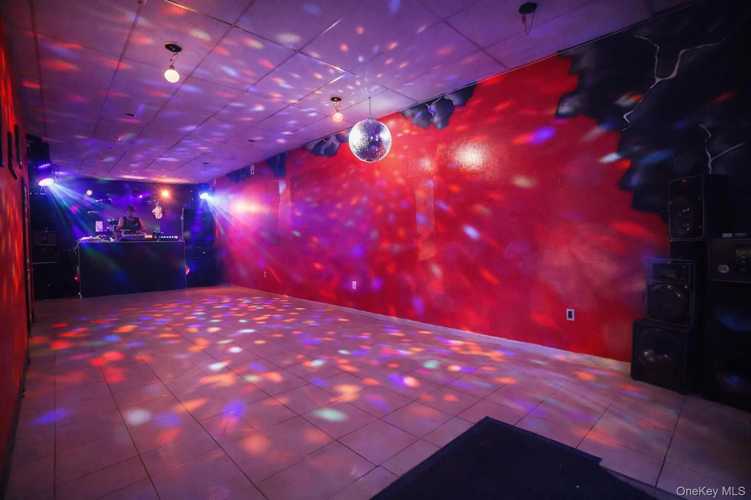 Virtually staged disco / dance club Virtually staged disco / dance club