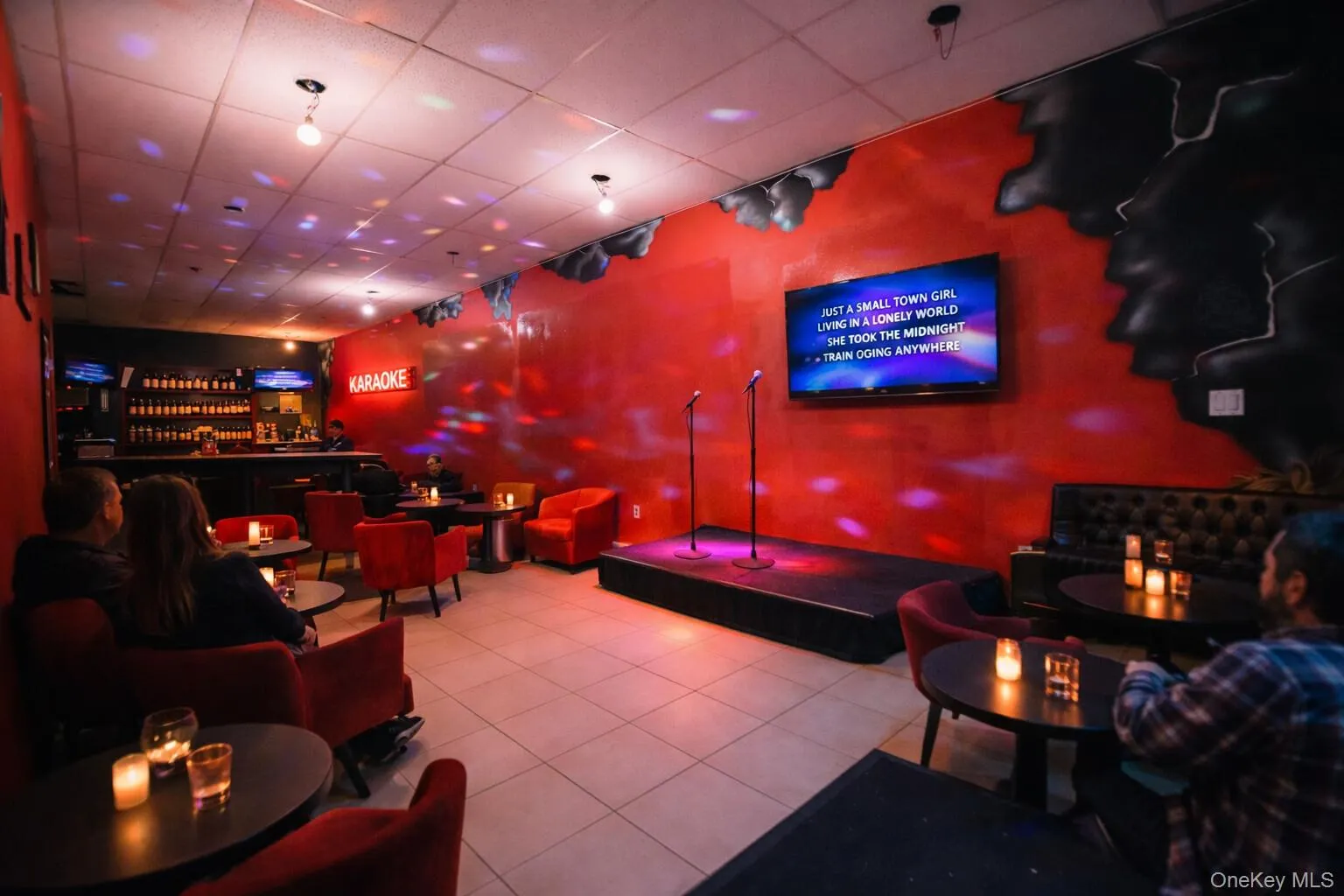 Virtually staged karaoke Virtually staged karaoke