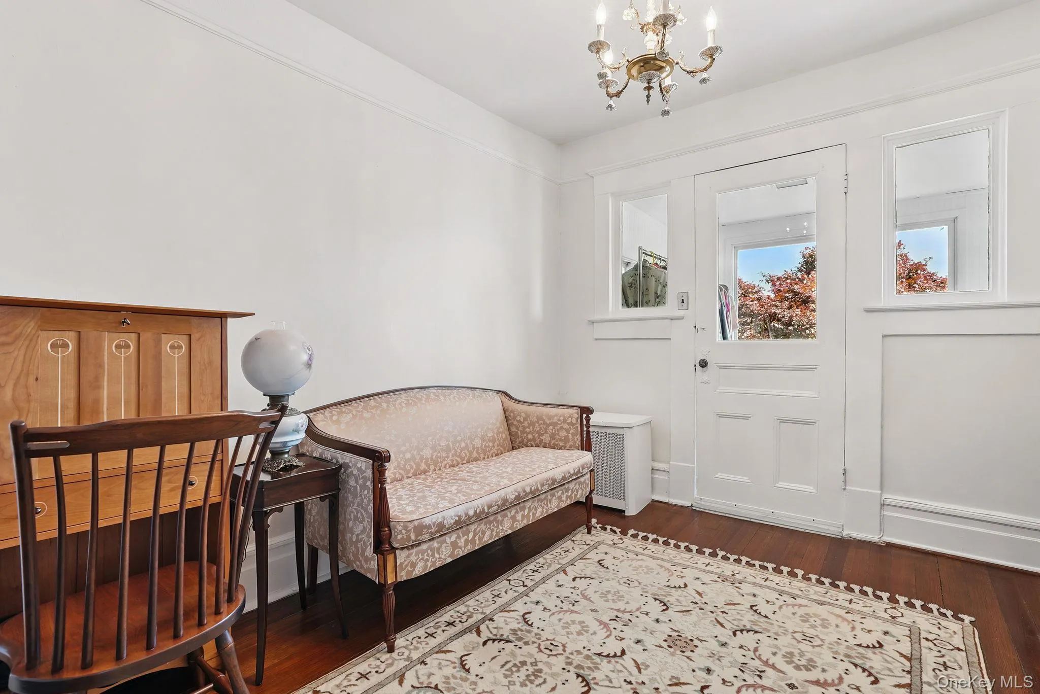 Sitting room with access to enclosed 2nd floor bonus room Sitting room with access to enclosed 2nd floor bonus room