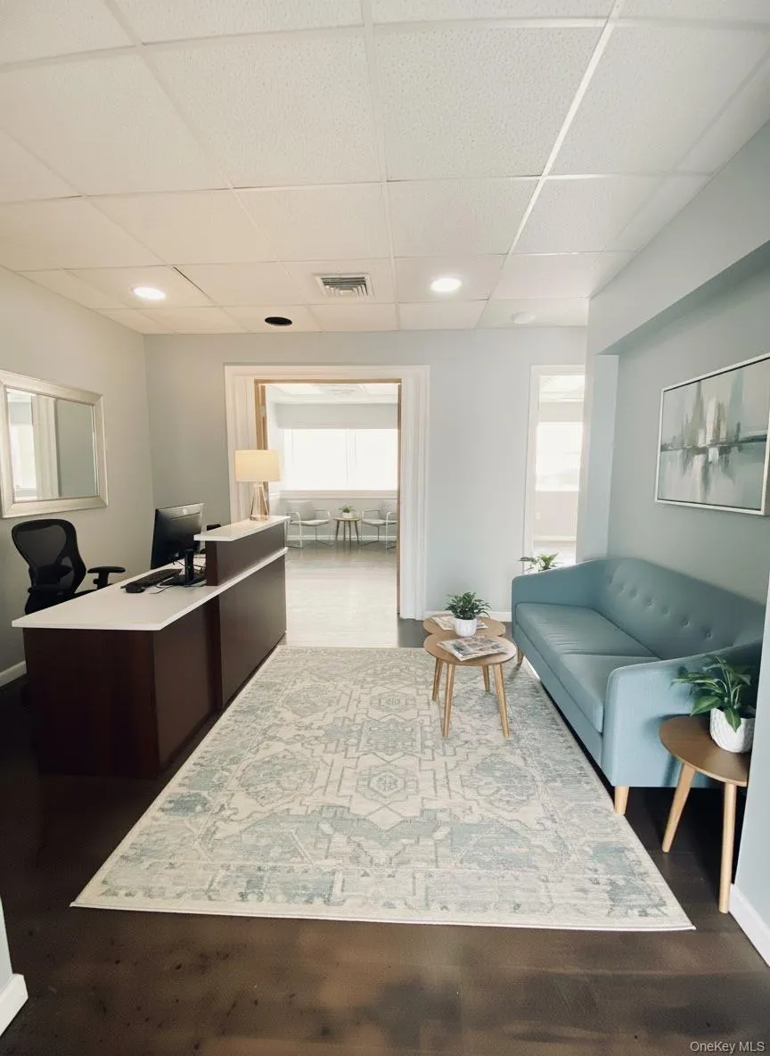 Entry - waiting room/reception Entry - waiting room/reception