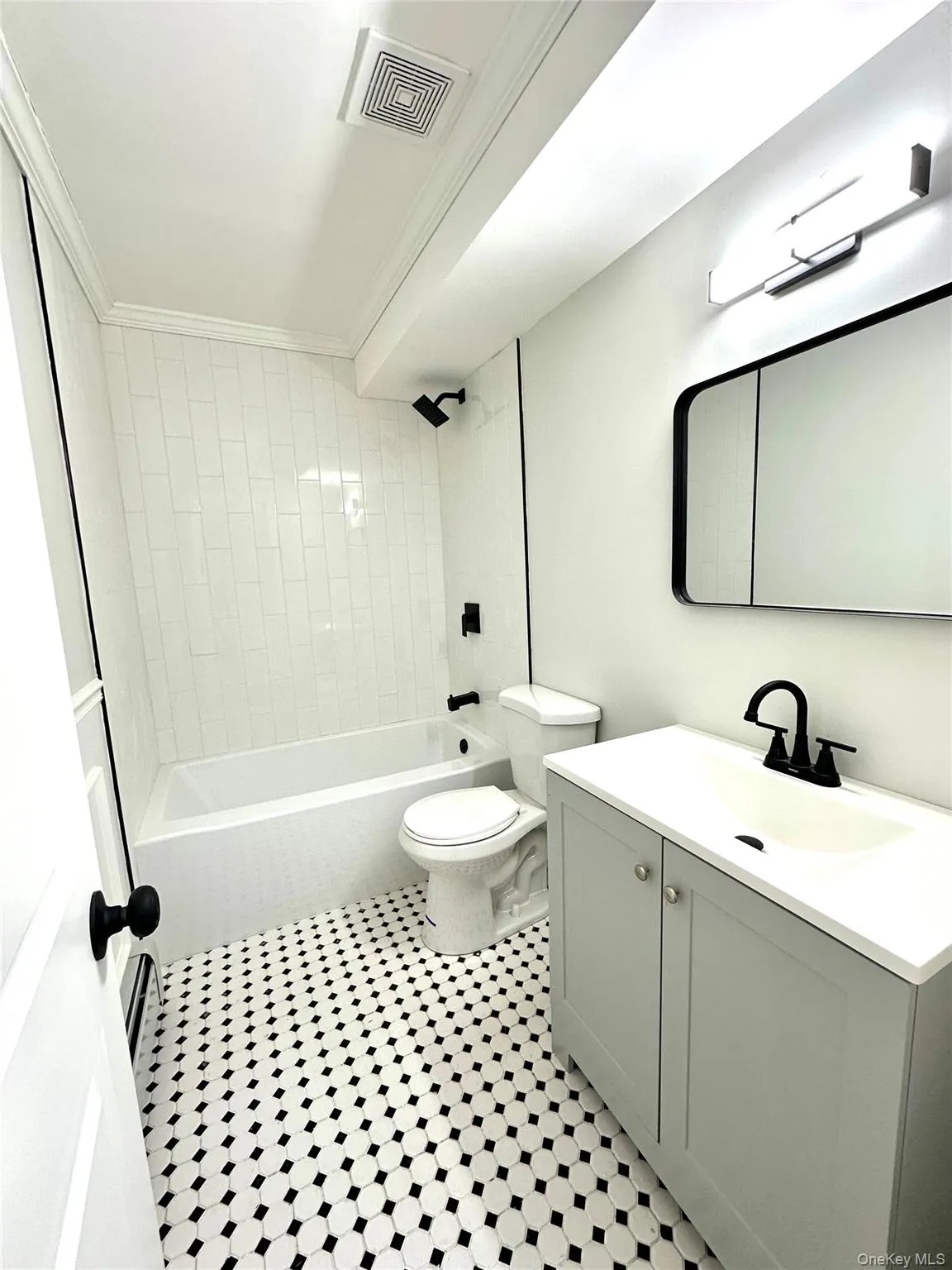 Bathroom with vanity and shower / tub combination Bathroom with vanity and shower / tub combination
