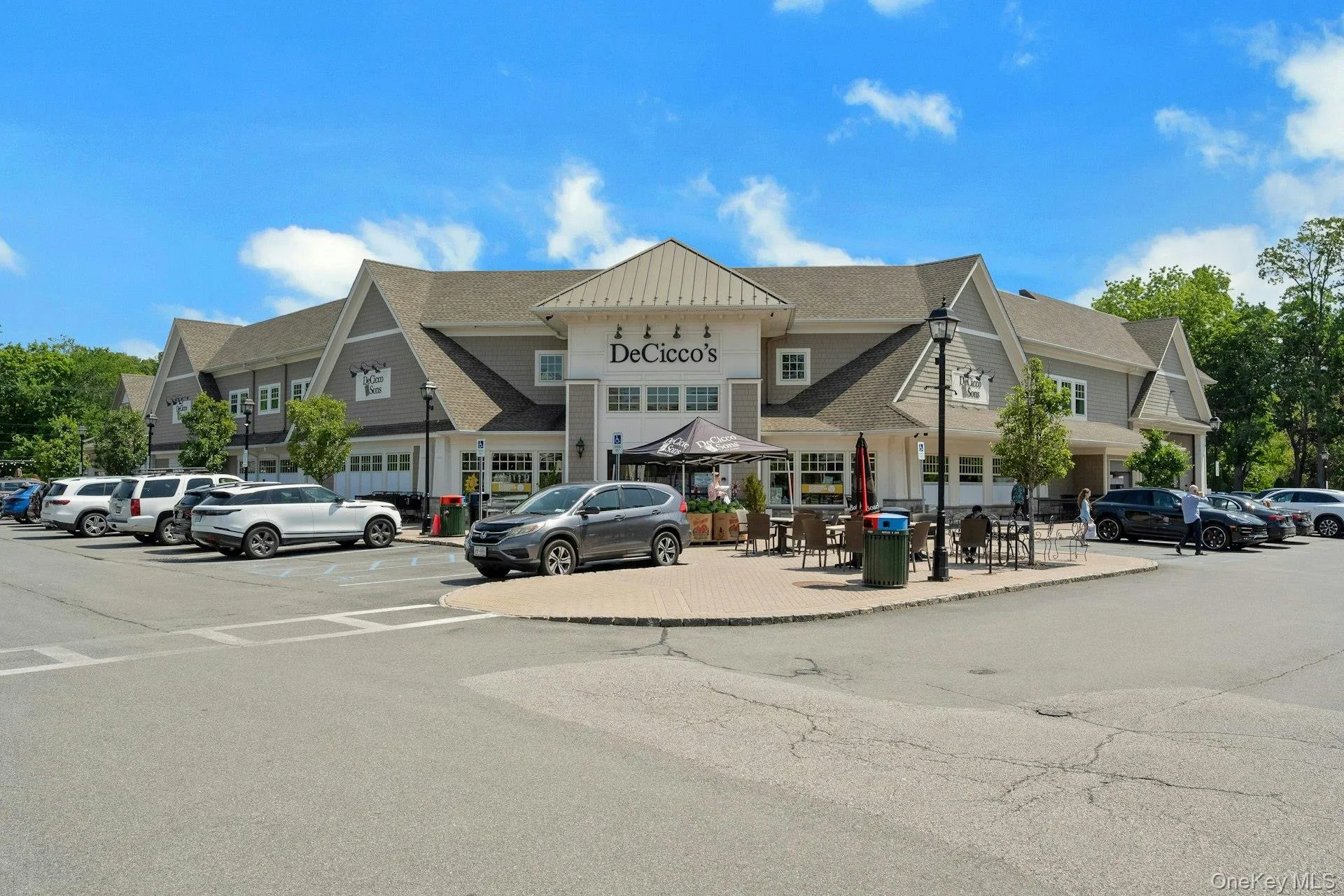 On-site super market, restaurants, and shops On-site super market, restaurants, and shops