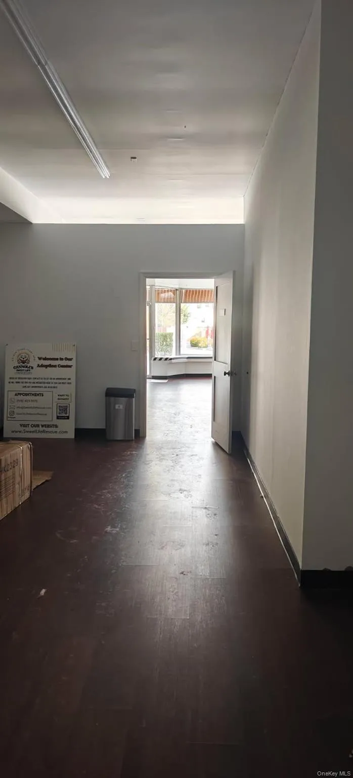 Versatile back-office space. Versatile back-office space.