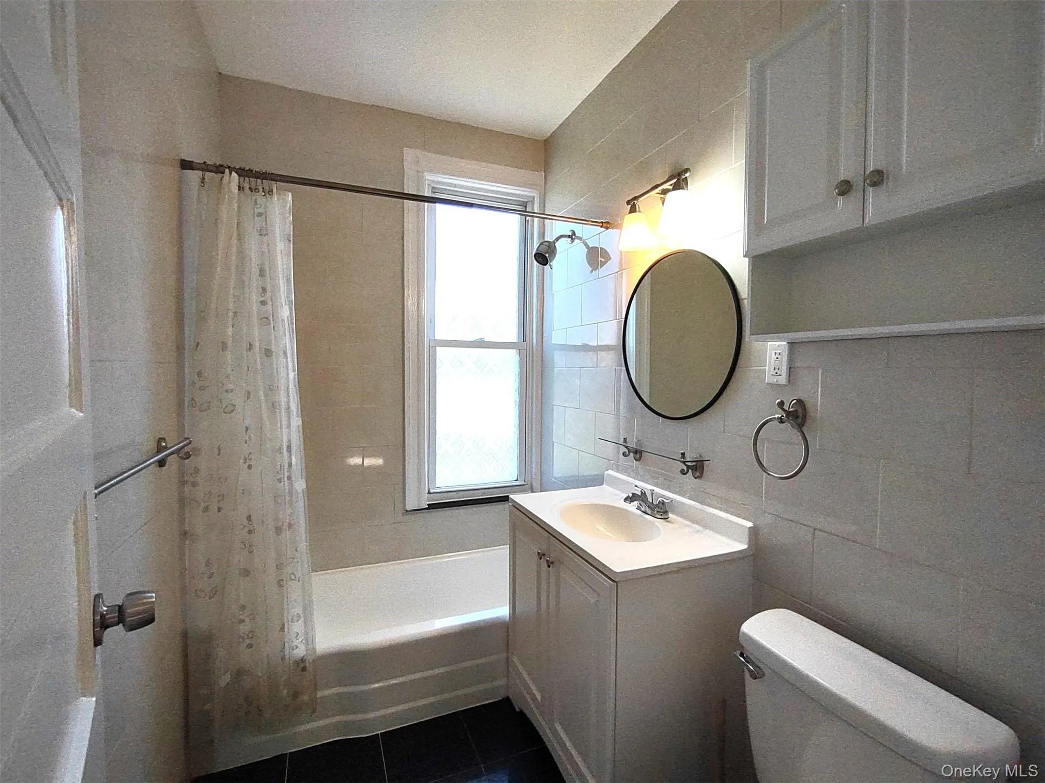 Full Bathroom Full Bathroom