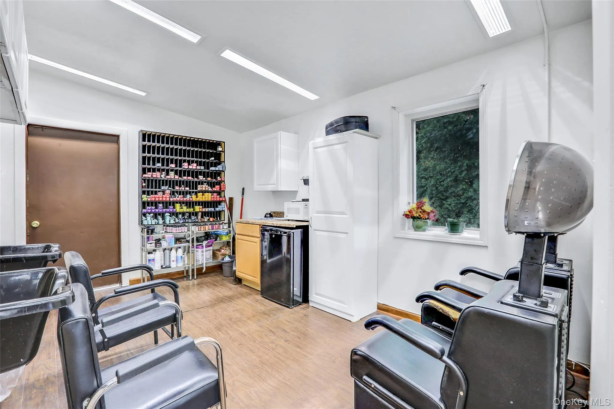 The second office space with window & private bathroom. Can be used as office space, treatment room, spa center, stock room etc The second office space with window & private bathroom. Can be used as office space, treatment room, spa center, stock room etc