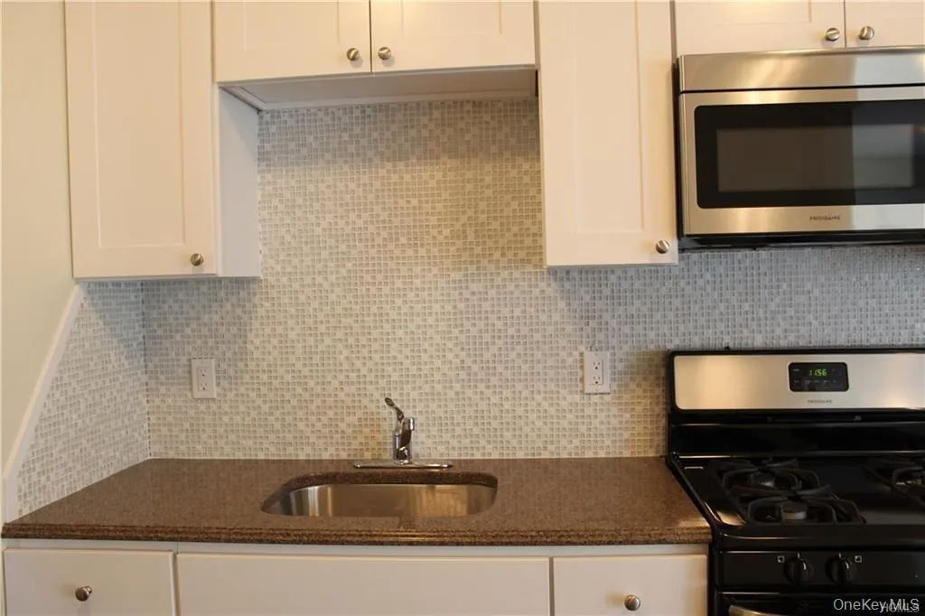 190 MAIN Street, Orangetown, NY, 2 Bedrooms Bedrooms, 4 Rooms Rooms,1 BathroomBathrooms,Residential Lease,For Rent,MAIN,0,942742 190 MAIN Street, Orangetown, NY, 2 Bedrooms Bedrooms, 4 Rooms Rooms,1 BathroomBathrooms,Residential Lease,For Rent,MAIN,0,942742