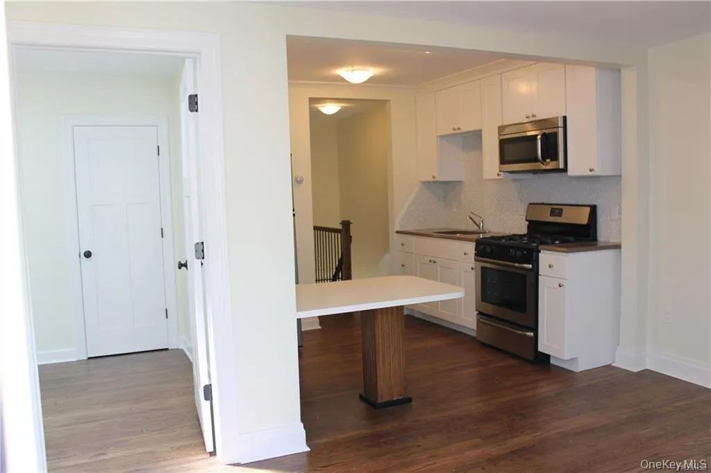 entrance to bedroom entrance to bedroom