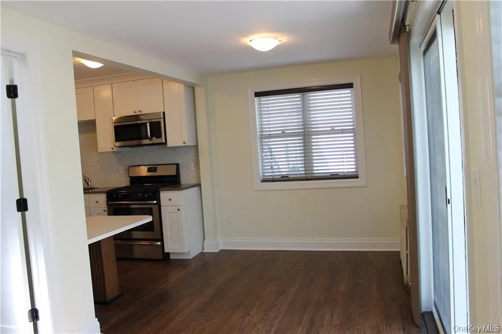 190 MAIN Street, Orangetown, NY, 2 Bedrooms Bedrooms, 4 Rooms Rooms,1 BathroomBathrooms,Residential Lease,For Rent,MAIN,0,942742 190 MAIN Street, Orangetown, NY, 2 Bedrooms Bedrooms, 4 Rooms Rooms,1 BathroomBathrooms,Residential Lease,For Rent,MAIN,0,942742