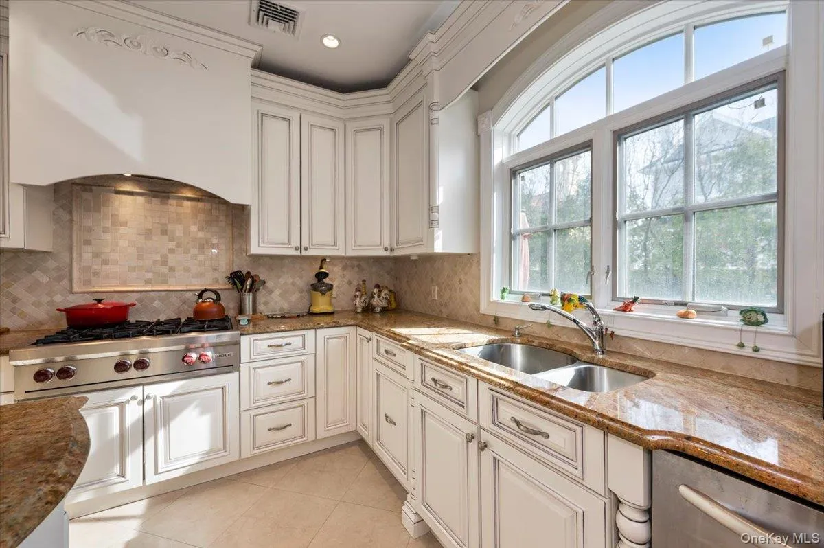 70 Lewis Avenue, Hempstead, NY, 4 Bedrooms Bedrooms, 8 Rooms Rooms,4 BathroomsBathrooms,Residential,For Rent,Lewis,0,942762 70 Lewis Avenue, Hempstead, NY, 4 Bedrooms Bedrooms, 8 Rooms Rooms,4 BathroomsBathrooms,Residential,For Rent,Lewis,0,942762