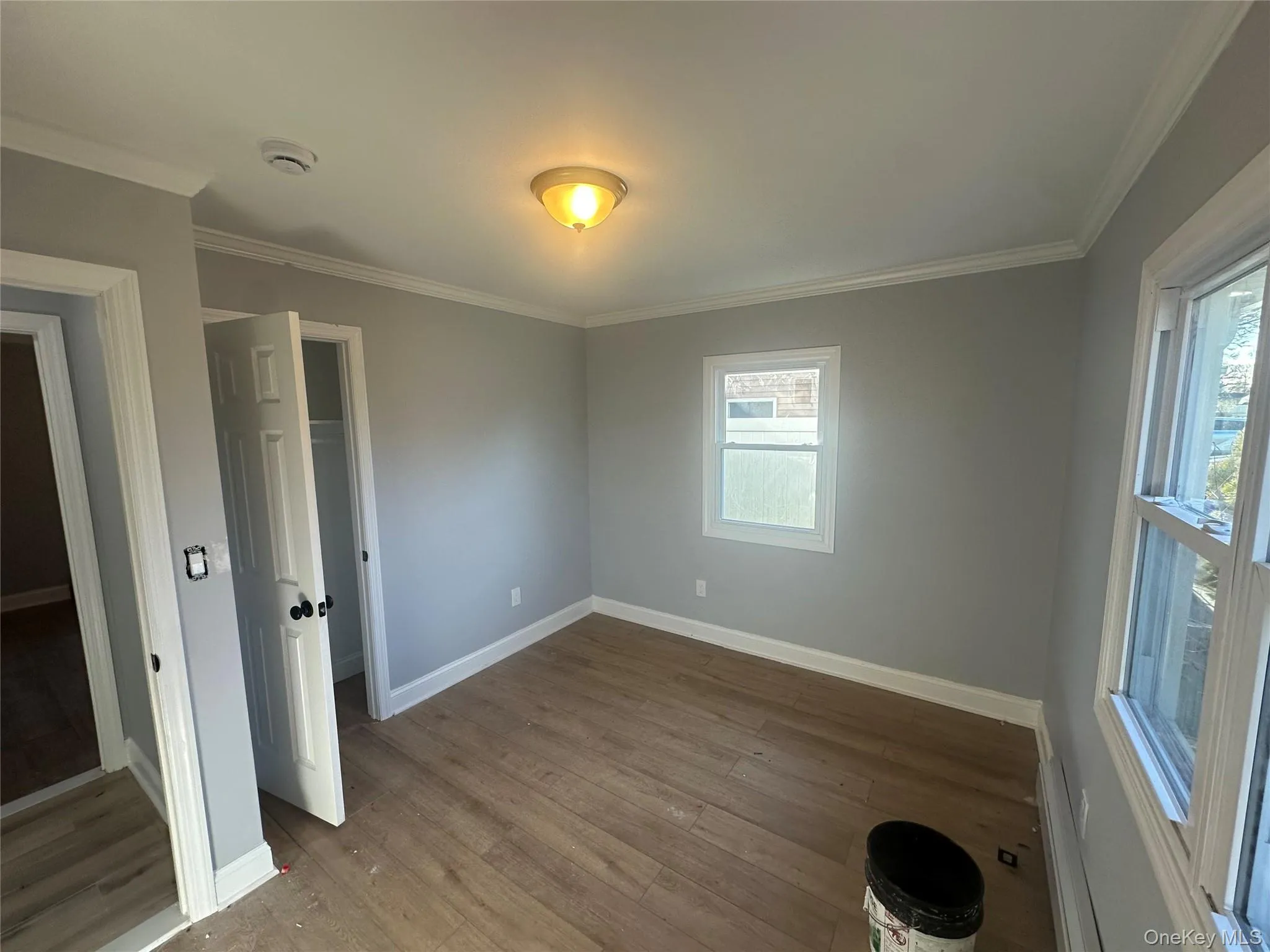 Empty room with wood finished floors and crown molding Empty room with wood finished floors and crown molding