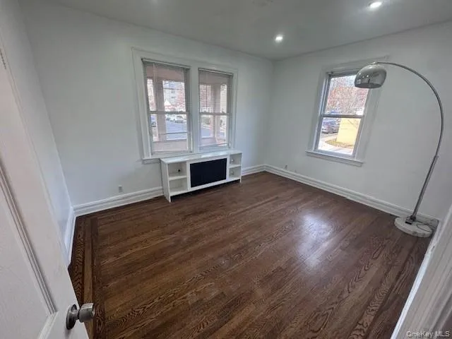 530 Fourth Avenue, Pelham, NY, 2 Bedrooms Bedrooms, 3 Rooms Rooms,1 BathroomBathrooms,Residential Lease,Idx,Fourth,0,942805 530 Fourth Avenue, Pelham, NY, 2 Bedrooms Bedrooms, 3 Rooms Rooms,1 BathroomBathrooms,Residential Lease,Idx,Fourth,0,942805