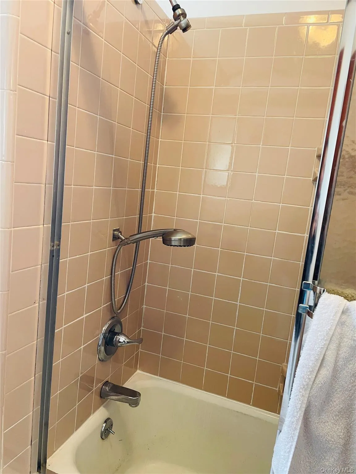 Bathroom with shower / tub combination Bathroom with shower / tub combination