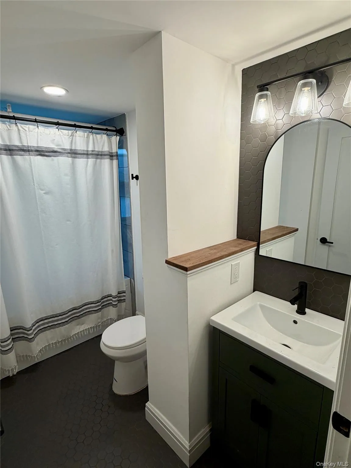 Full bathroom Full bathroom