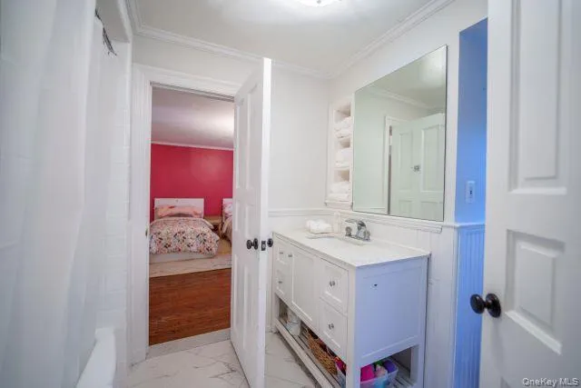 Jack and Jill bath entrance Jack and Jill bath entrance