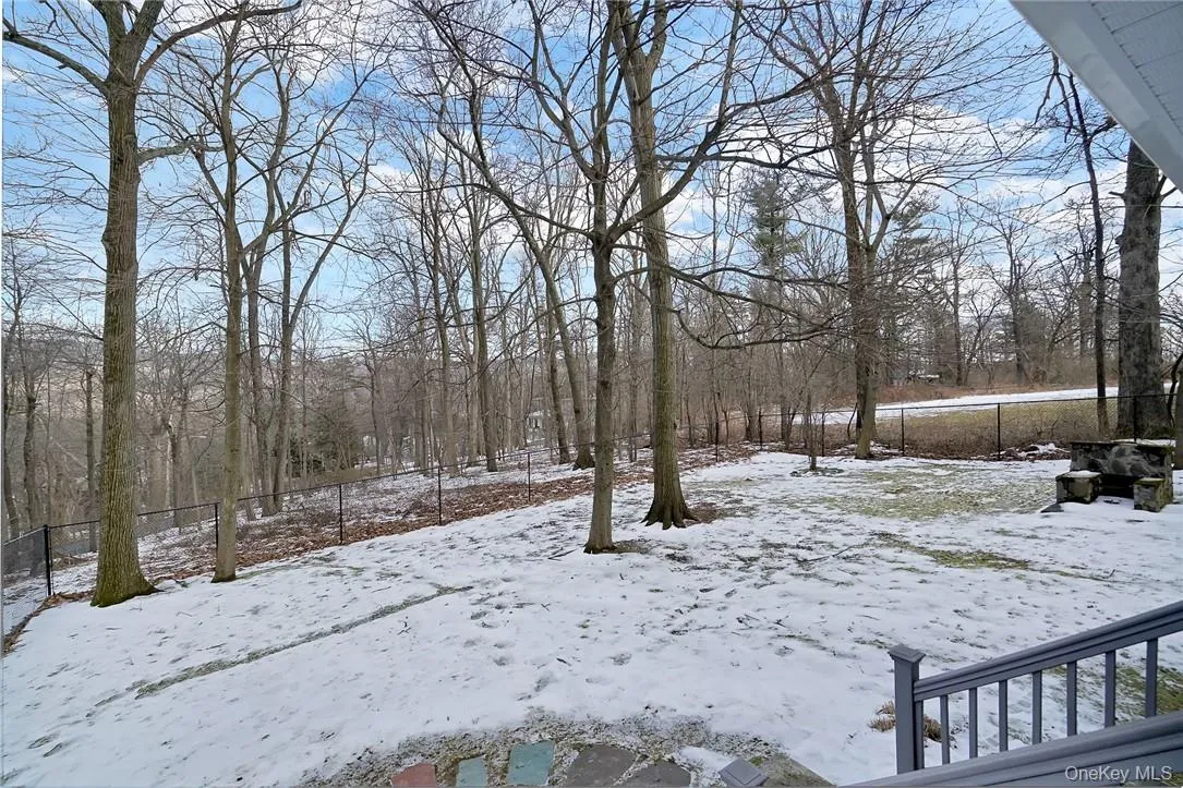 Nice peaceful Backyard with mountain views! Nice peaceful Backyard with mountain views!