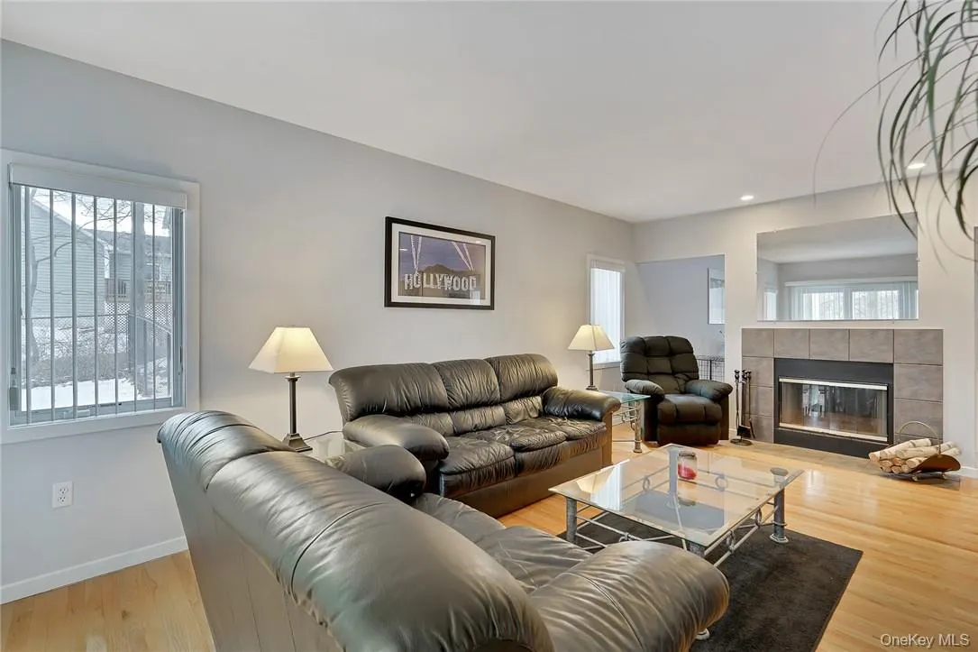 Cozy living room with Fire Place! Cozy living room with Fire Place!