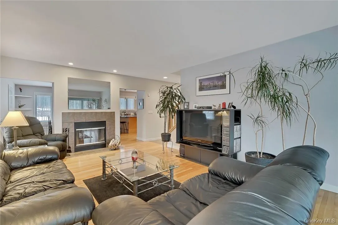 99 Summit Avenue, Woodbury, NY, 3 Bedrooms Bedrooms, 8 Rooms Rooms,3 BathroomsBathrooms,Residential Lease,Idx,Summit,0,942940 99 Summit Avenue, Woodbury, NY, 3 Bedrooms Bedrooms, 8 Rooms Rooms,3 BathroomsBathrooms,Residential Lease,Idx,Summit,0,942940