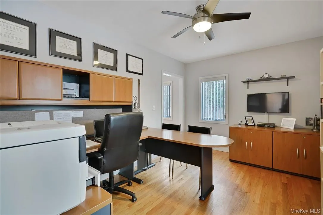 Office/ Guestroom Office/ Guestroom