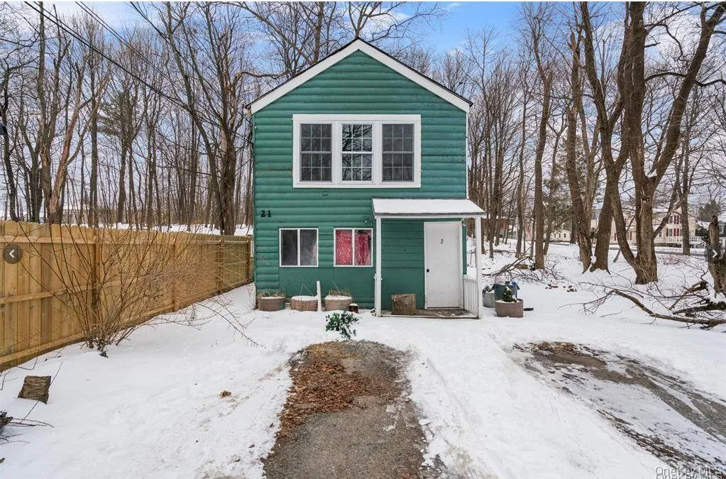View of front facade with log veneer siding View of front facade with log veneer siding