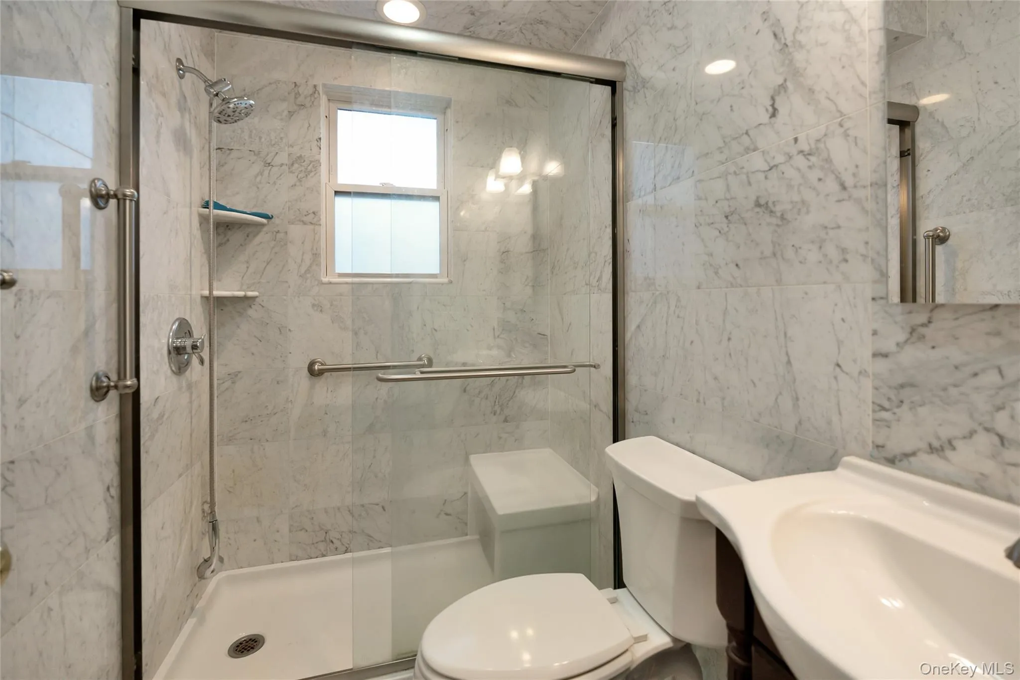 Updated modern Bathroom Updated modern Bathroom