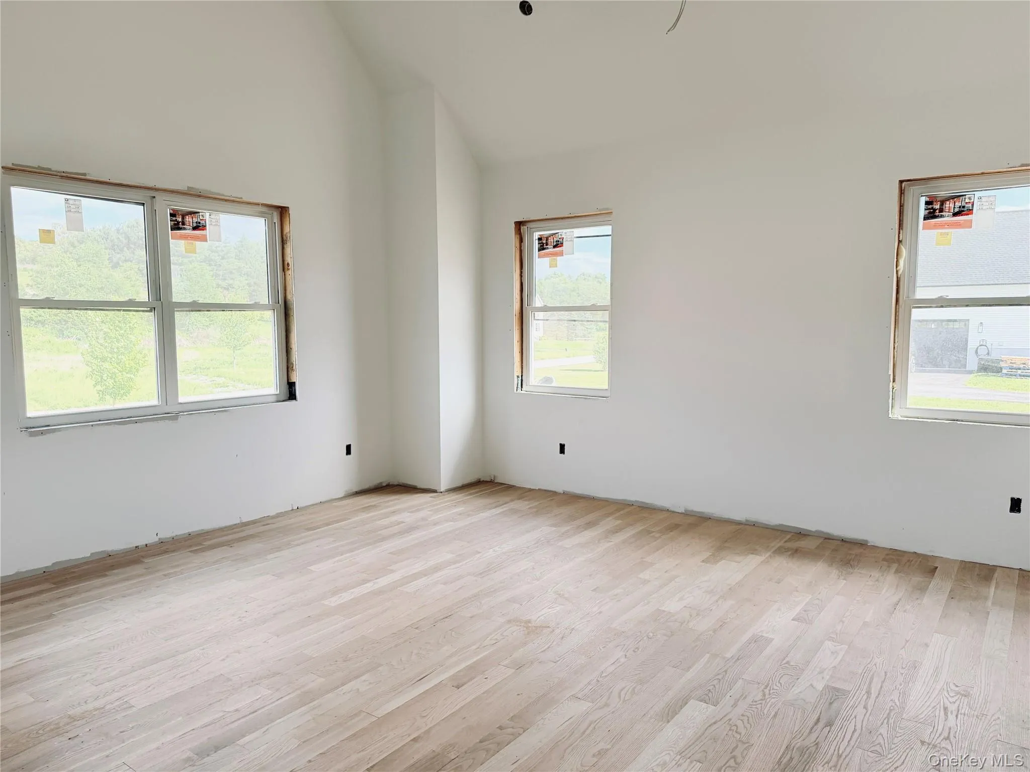 Large primary ensuite... Large primary ensuite...