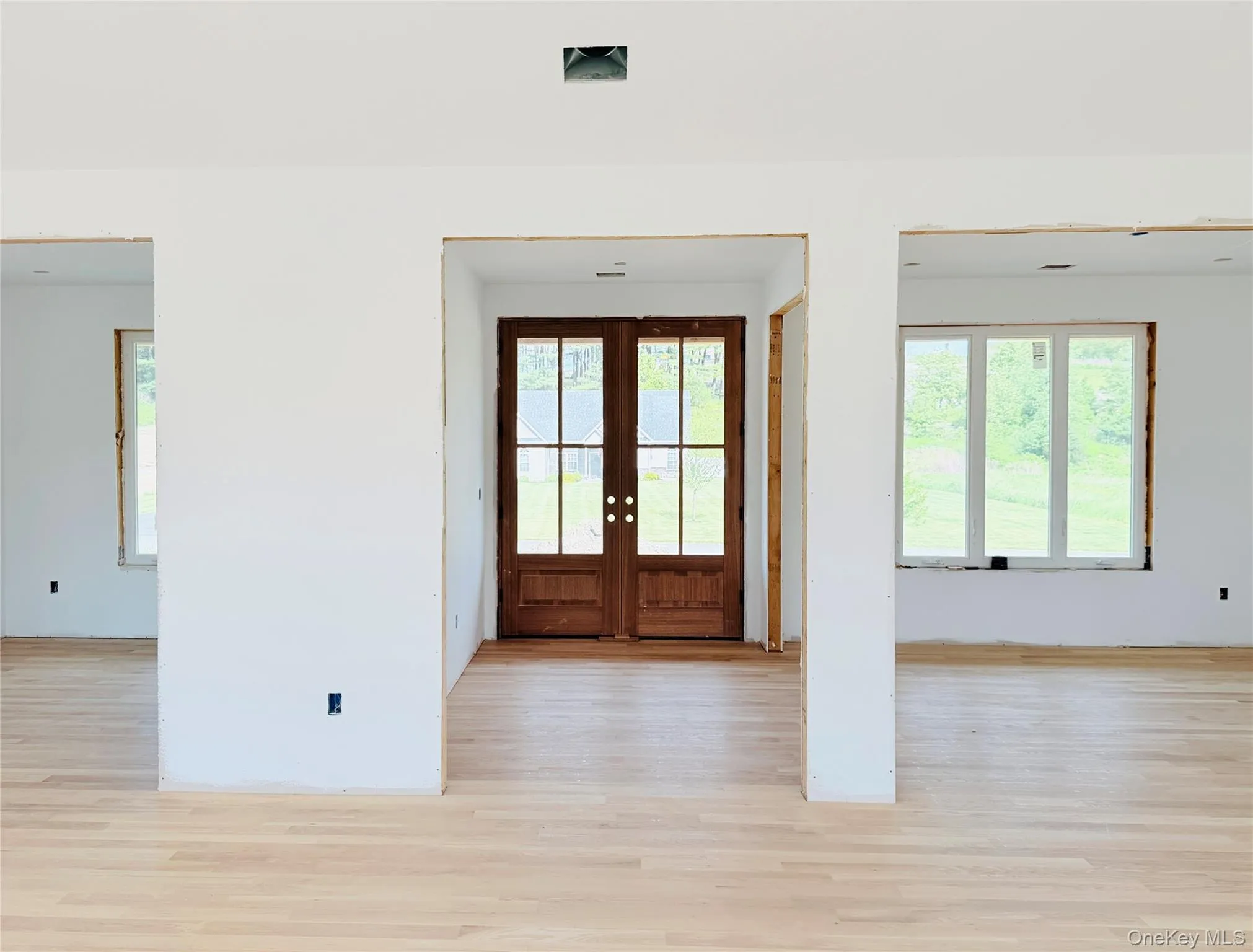 Gorgeous double front doors with open floor plan... Gorgeous double front doors with open floor plan...