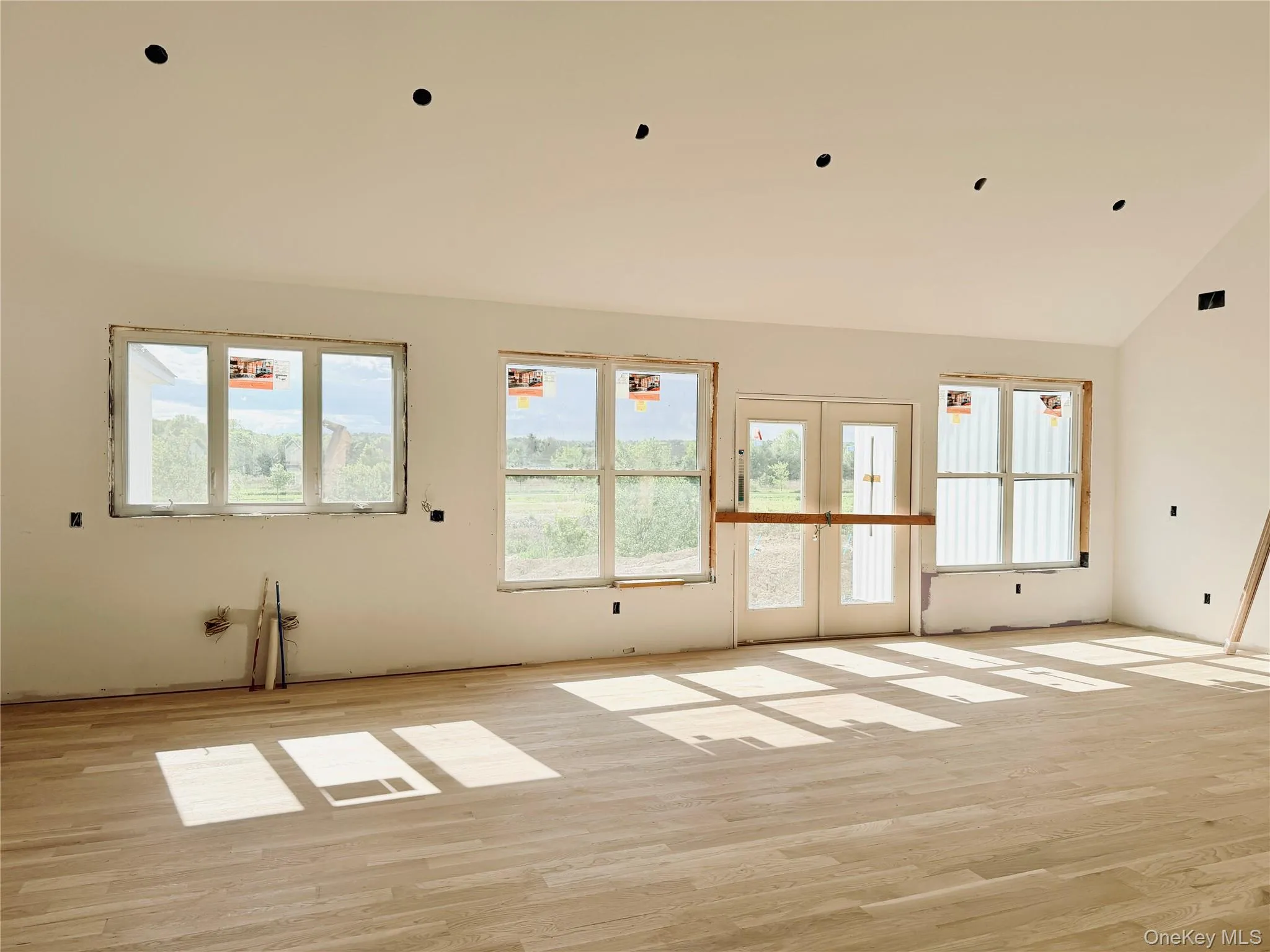 Kitchen, family room wall of windows...lots of natural light... Kitchen, family room wall of windows...lots of natural light...