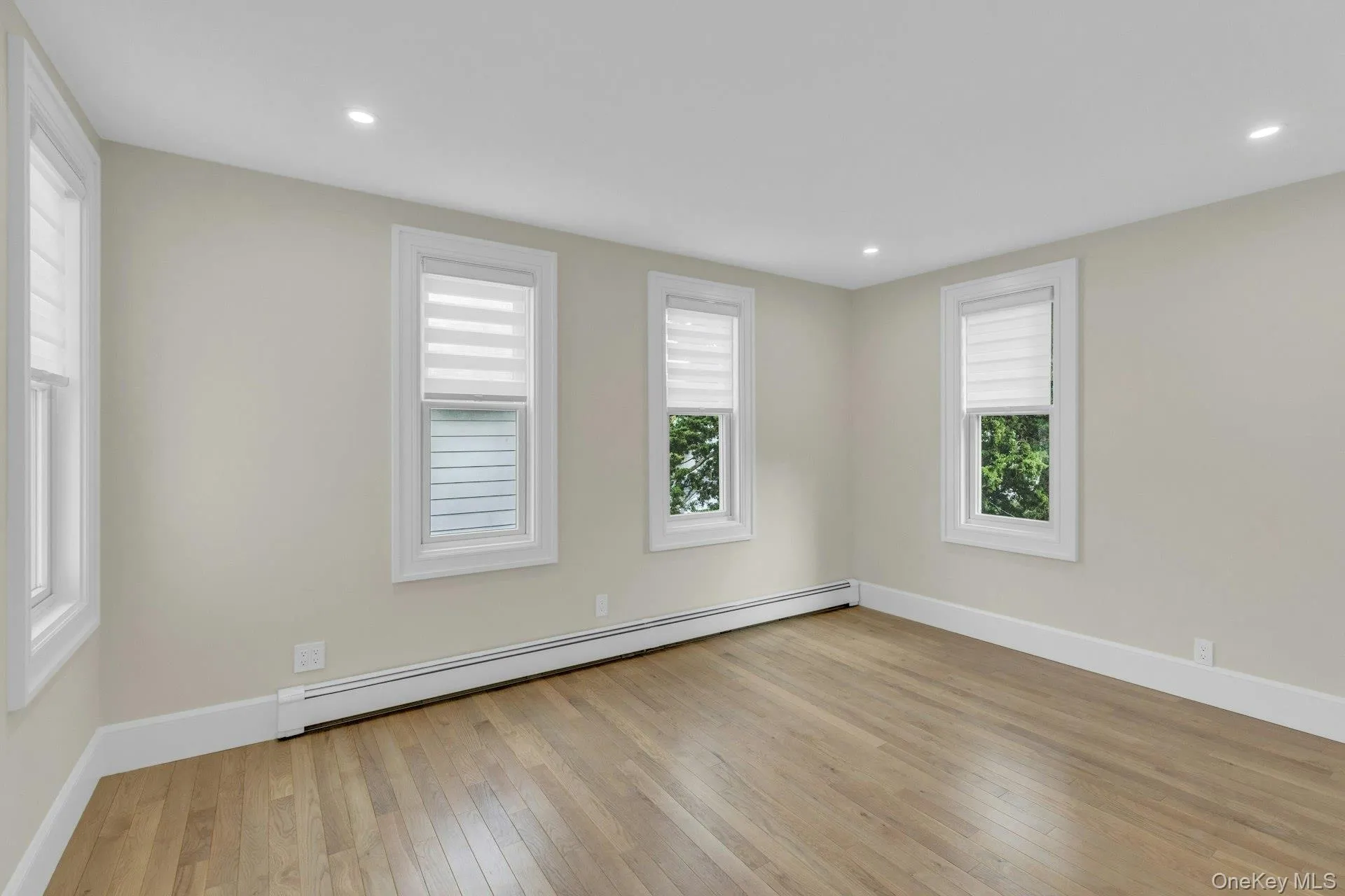 Spacious bedroom with great natural light Spacious bedroom with great natural light