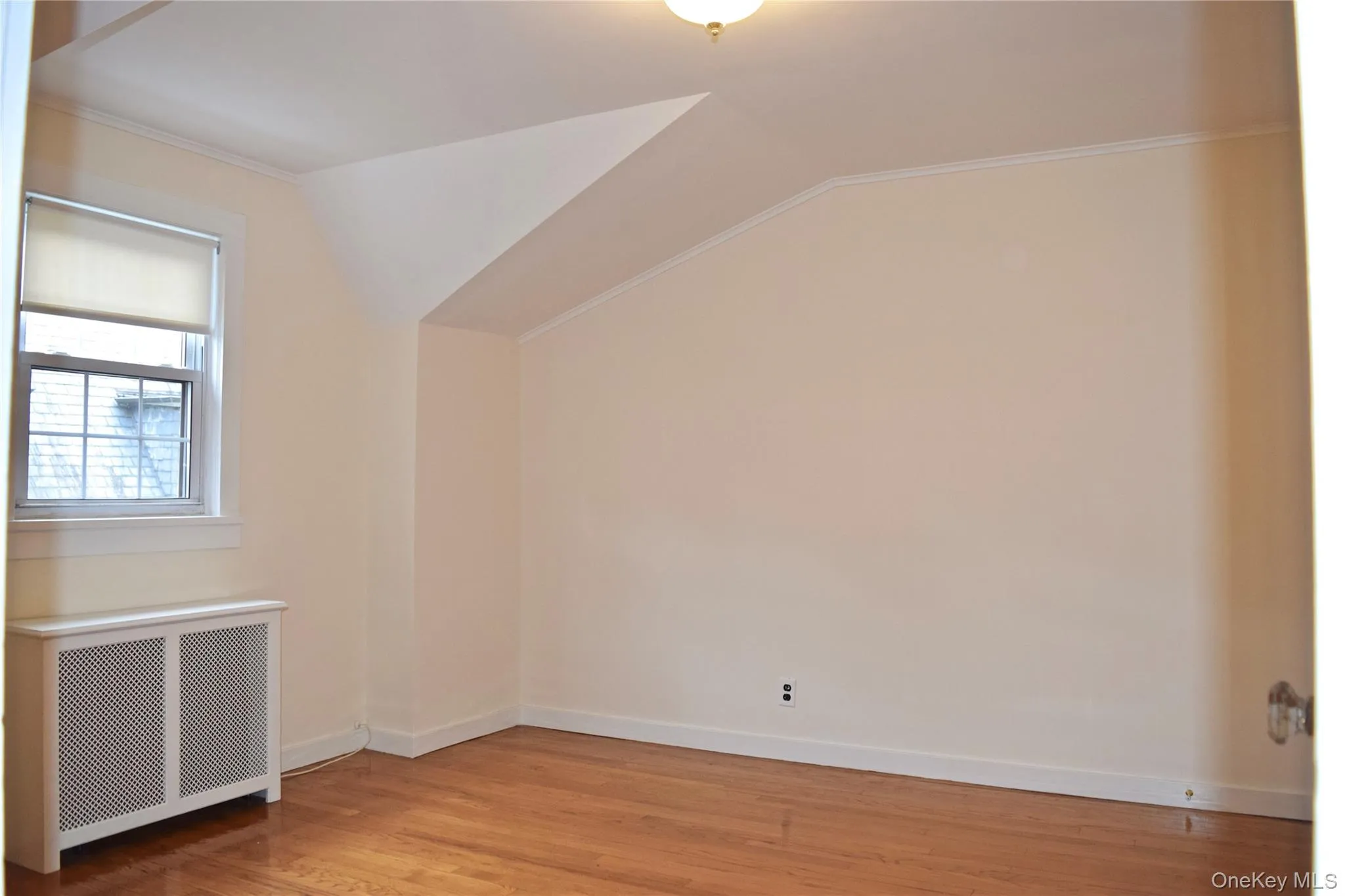 3rd floor rear guest bedroom. 3rd floor rear guest bedroom.