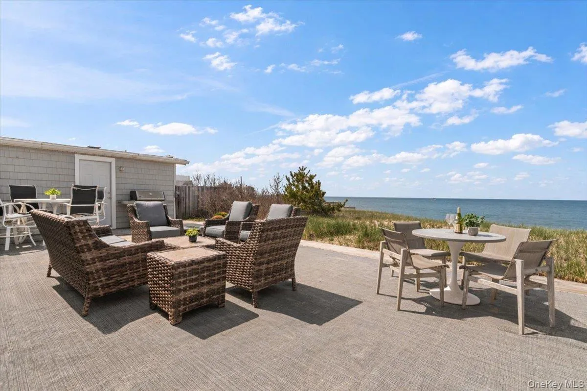 112 Soundview Drive, East Hampton, NY, 4 Bedrooms Bedrooms, 11 Rooms Rooms,3 BathroomsBathrooms,Residential,For Rent,Soundview,0,943322 112 Soundview Drive, East Hampton, NY, 4 Bedrooms Bedrooms, 11 Rooms Rooms,3 BathroomsBathrooms,Residential,For Rent,Soundview,0,943322