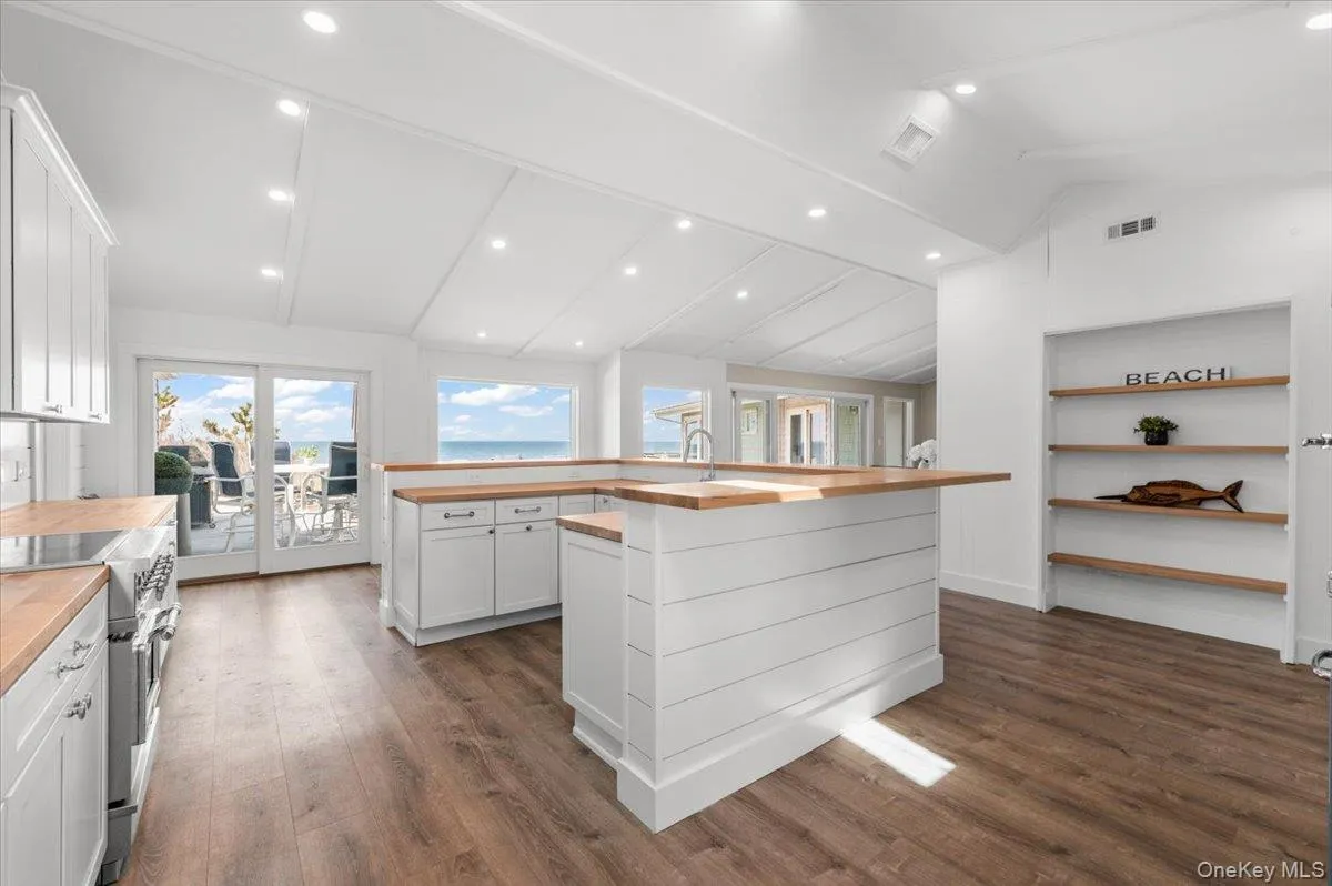 112 Soundview Drive, East Hampton, NY, 4 Bedrooms Bedrooms, 11 Rooms Rooms,3 BathroomsBathrooms,Residential,For Rent,Soundview,0,943322 112 Soundview Drive, East Hampton, NY, 4 Bedrooms Bedrooms, 11 Rooms Rooms,3 BathroomsBathrooms,Residential,For Rent,Soundview,0,943322