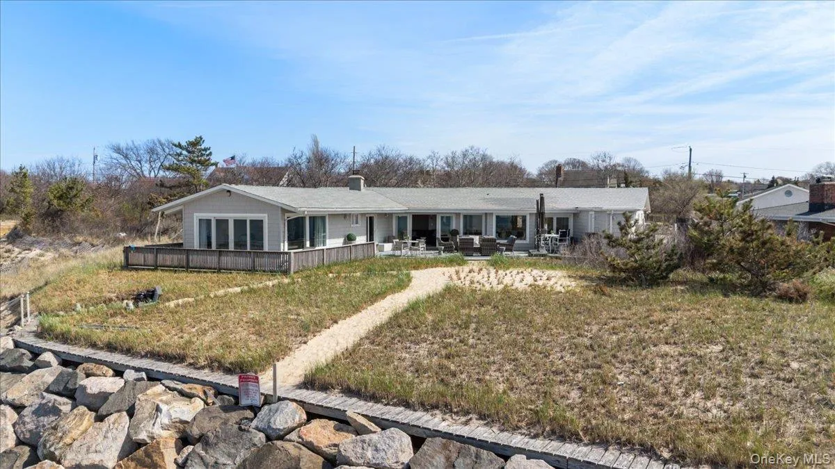 112 Soundview Drive, East Hampton, NY, 4 Bedrooms Bedrooms, 11 Rooms Rooms,3 BathroomsBathrooms,Residential,For Rent,Soundview,0,943322 112 Soundview Drive, East Hampton, NY, 4 Bedrooms Bedrooms, 11 Rooms Rooms,3 BathroomsBathrooms,Residential,For Rent,Soundview,0,943322