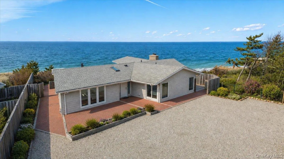 112 Soundview Drive, East Hampton, NY, 4 Bedrooms Bedrooms, 11 Rooms Rooms,3 BathroomsBathrooms,Residential,For Rent,Soundview,0,943322 112 Soundview Drive, East Hampton, NY, 4 Bedrooms Bedrooms, 11 Rooms Rooms,3 BathroomsBathrooms,Residential,For Rent,Soundview,0,943322