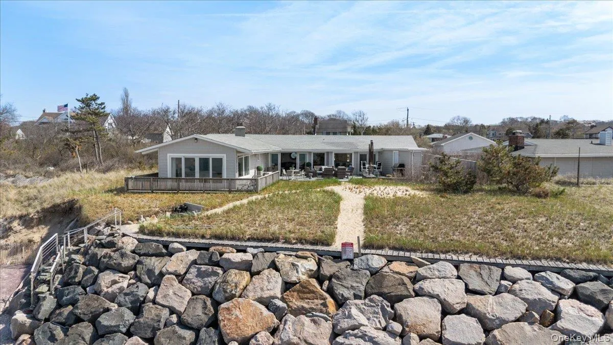 112 Soundview Drive, East Hampton, NY, 4 Bedrooms Bedrooms, 11 Rooms Rooms,3 BathroomsBathrooms,Residential,For Rent,Soundview,0,943322 112 Soundview Drive, East Hampton, NY, 4 Bedrooms Bedrooms, 11 Rooms Rooms,3 BathroomsBathrooms,Residential,For Rent,Soundview,0,943322