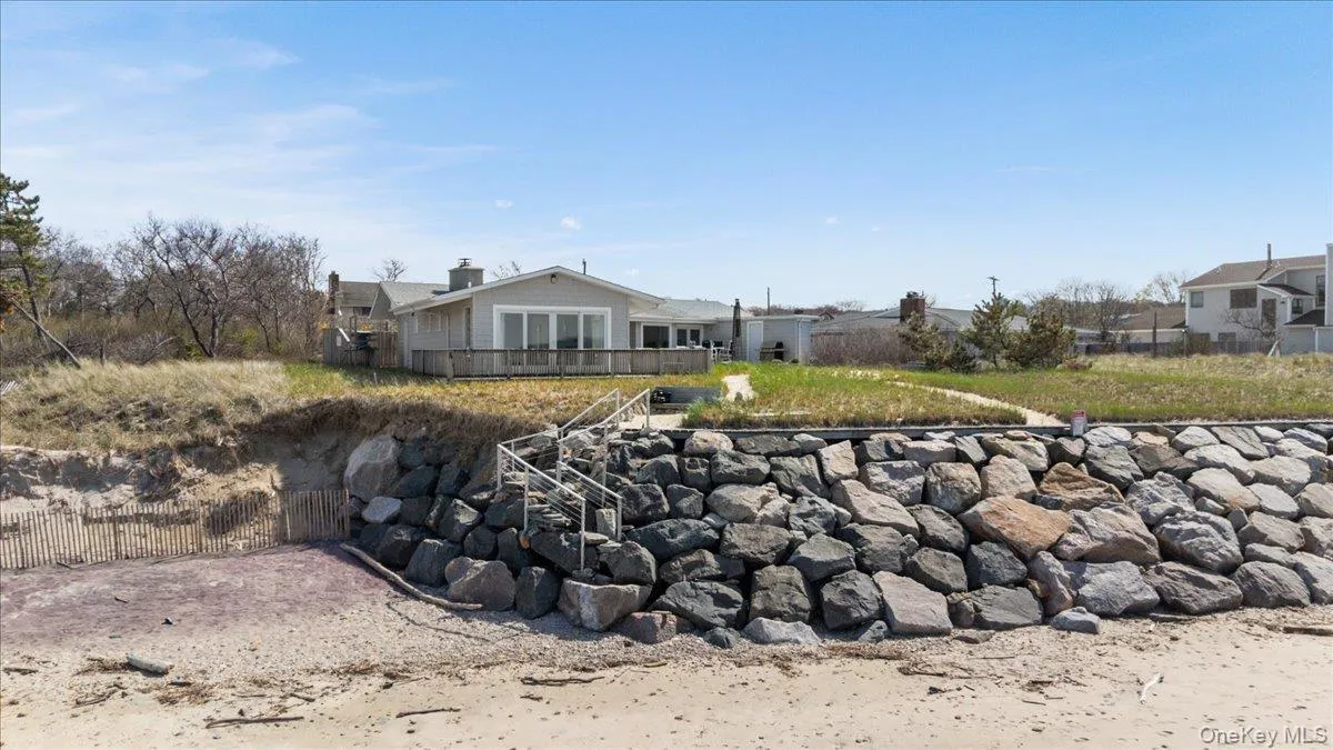 112 Soundview Drive, East Hampton, NY, 4 Bedrooms Bedrooms, 11 Rooms Rooms,3 BathroomsBathrooms,Residential,For Rent,Soundview,0,943322 112 Soundview Drive, East Hampton, NY, 4 Bedrooms Bedrooms, 11 Rooms Rooms,3 BathroomsBathrooms,Residential,For Rent,Soundview,0,943322