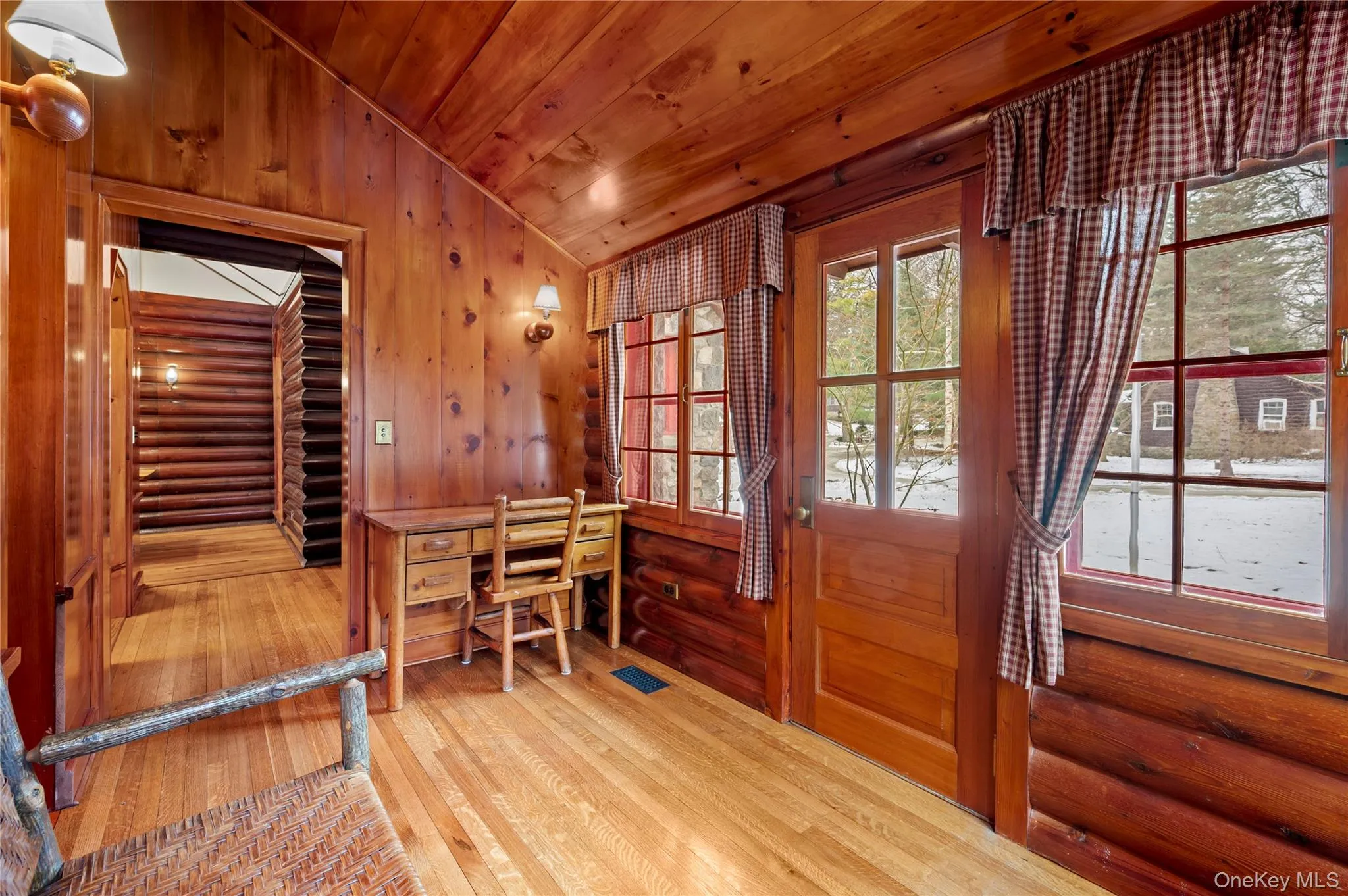 Bonus/Sitting Room Bonus/Sitting Room