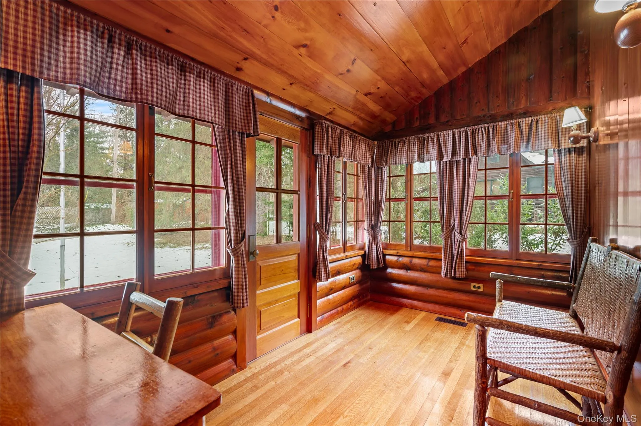 Bonus/Sitting Room Bonus/Sitting Room