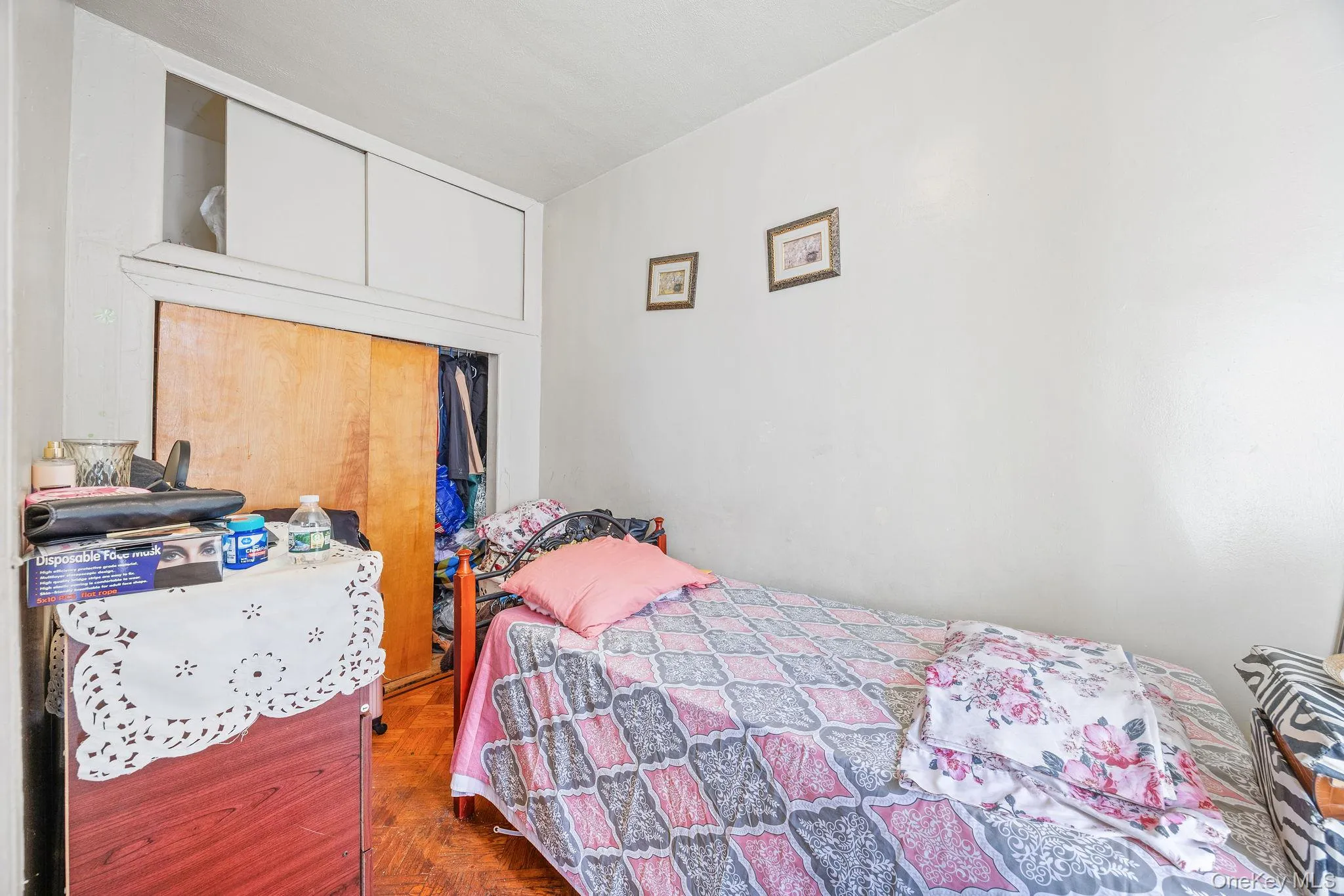 Bedroom with a closet Bedroom with a closet