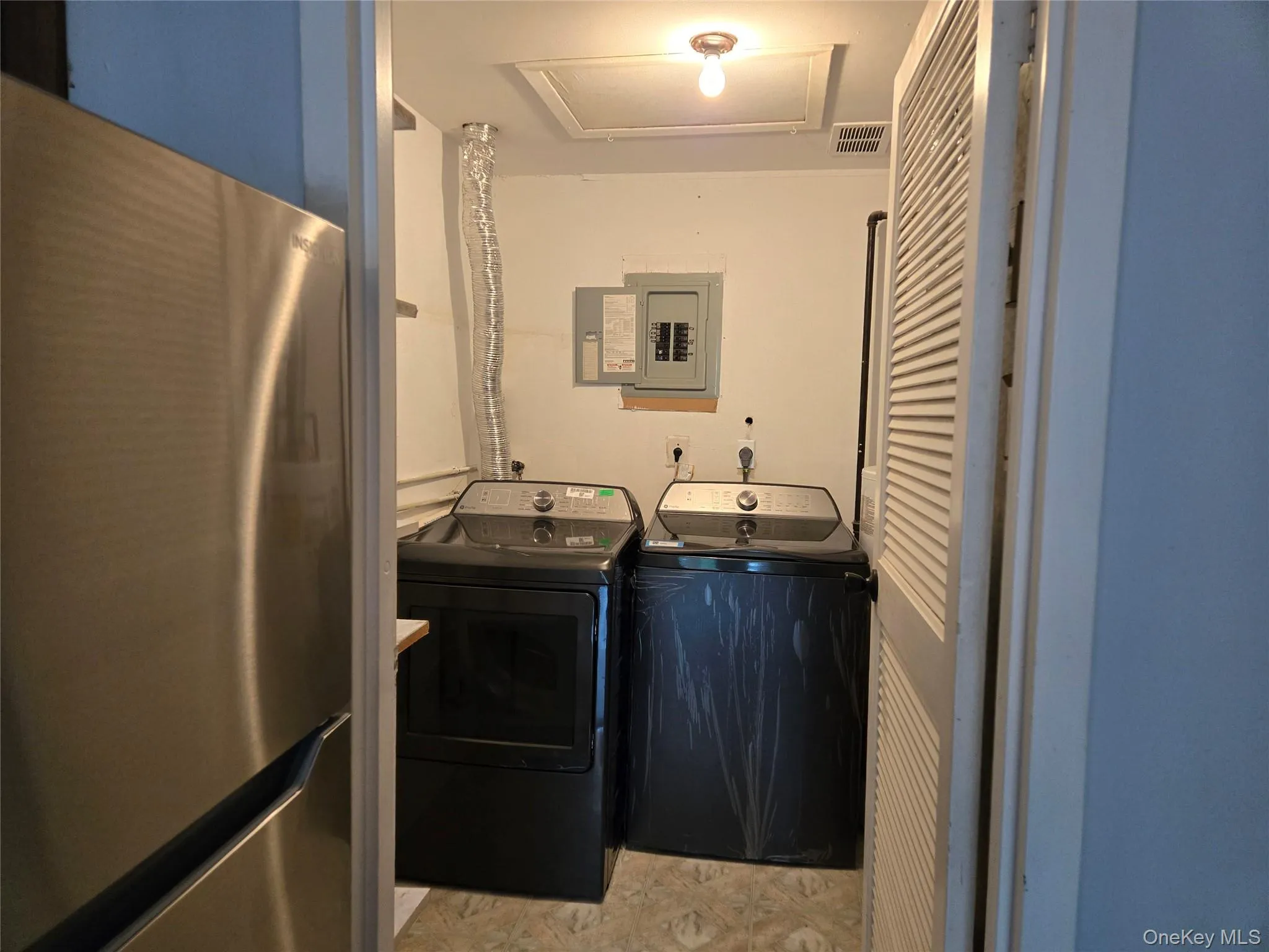 Washroom featuring electric panel and independent washer and dryer Washroom featuring electric panel and independent washer and dryer