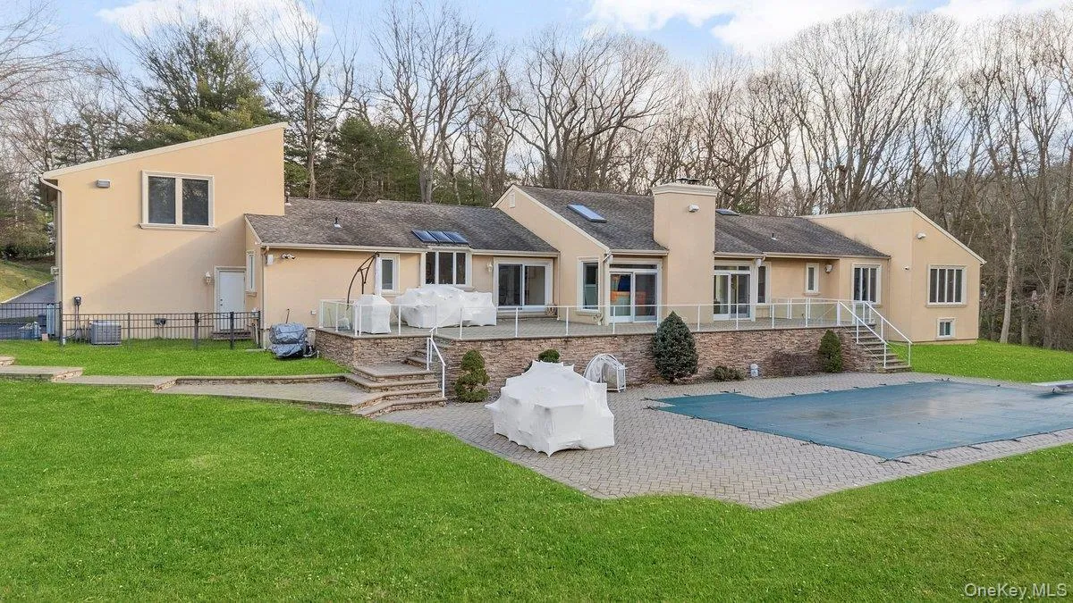 90 Rodeo Drive, Oyster Bay, NY, 3 Bedrooms Bedrooms, 7 Rooms Rooms,2 BathroomsBathrooms,Residential Lease,For Rent,Rodeo,0,943766 90 Rodeo Drive, Oyster Bay, NY, 3 Bedrooms Bedrooms, 7 Rooms Rooms,2 BathroomsBathrooms,Residential Lease,For Rent,Rodeo,0,943766
