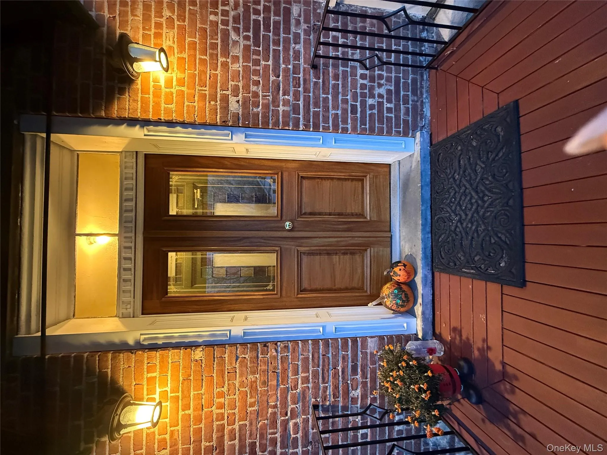 Covered Entry deck Covered Entry deck