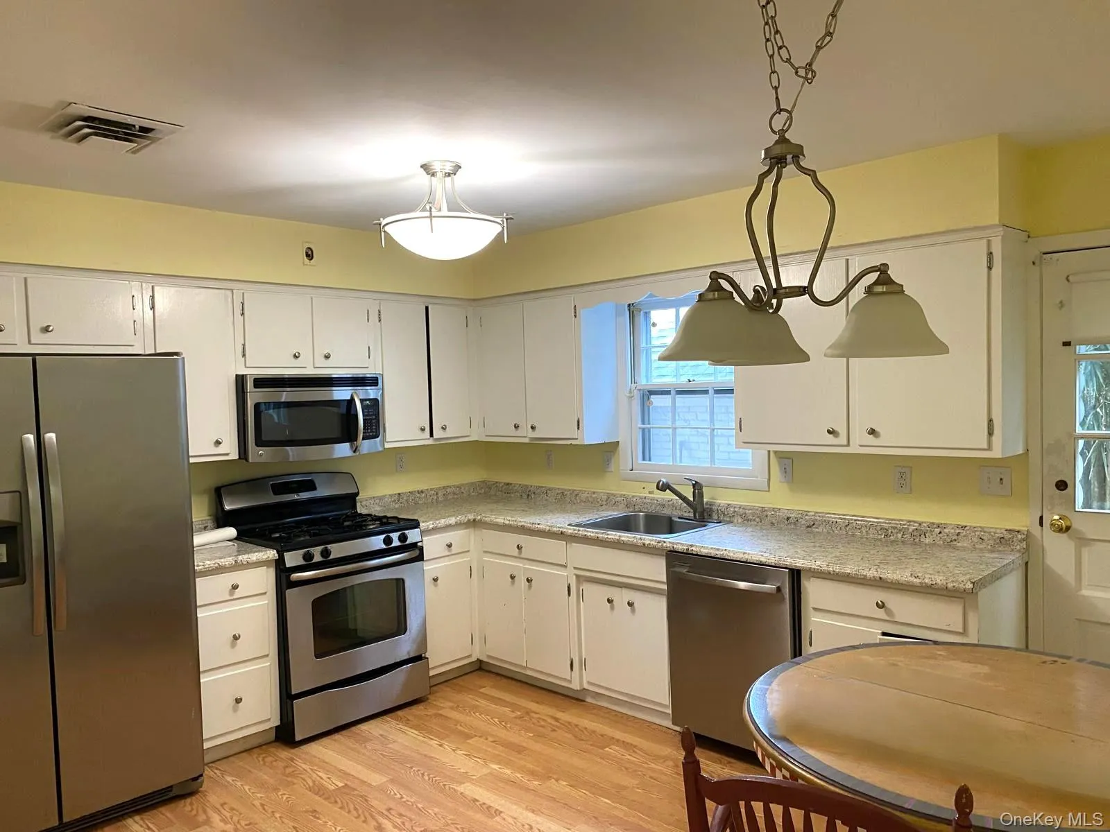 100 Kings Avenue, Hempstead, NY, 5 Bedrooms Bedrooms, 9 Rooms Rooms,4 BathroomsBathrooms,Residential Lease,Idx,Kings,0,944040 100 Kings Avenue, Hempstead, NY, 5 Bedrooms Bedrooms, 9 Rooms Rooms,4 BathroomsBathrooms,Residential Lease,Idx,Kings,0,944040