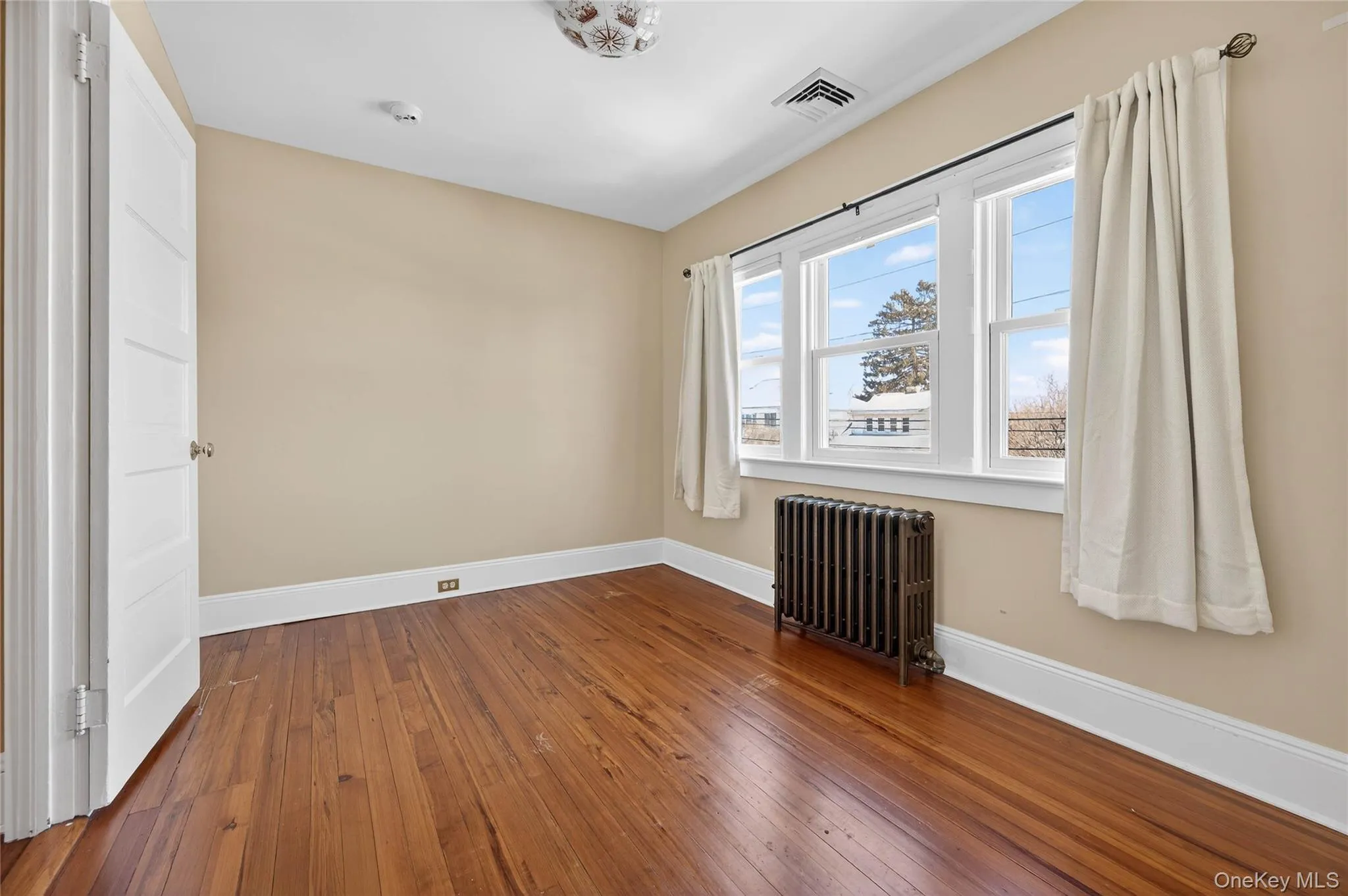 35 Birch Street, Oyster Bay, NY, 4 Bedrooms Bedrooms, 9 Rooms Rooms,3 BathroomsBathrooms,Residential Lease,For Rent,Birch,0,944113 35 Birch Street, Oyster Bay, NY, 4 Bedrooms Bedrooms, 9 Rooms Rooms,3 BathroomsBathrooms,Residential Lease,For Rent,Birch,0,944113